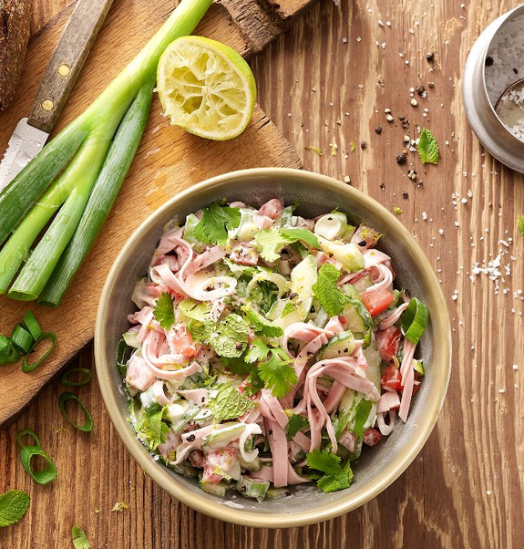 Sommerlicher Fleischsalat mit Schinken Spicker Mortadella und Limette