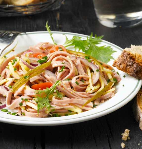 Wurstsalat mit veganer Mortadella