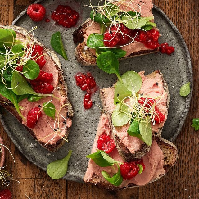 Winter-Stulle mit Teewurst &amp; Himbeeren | Rügenwalder Mühle