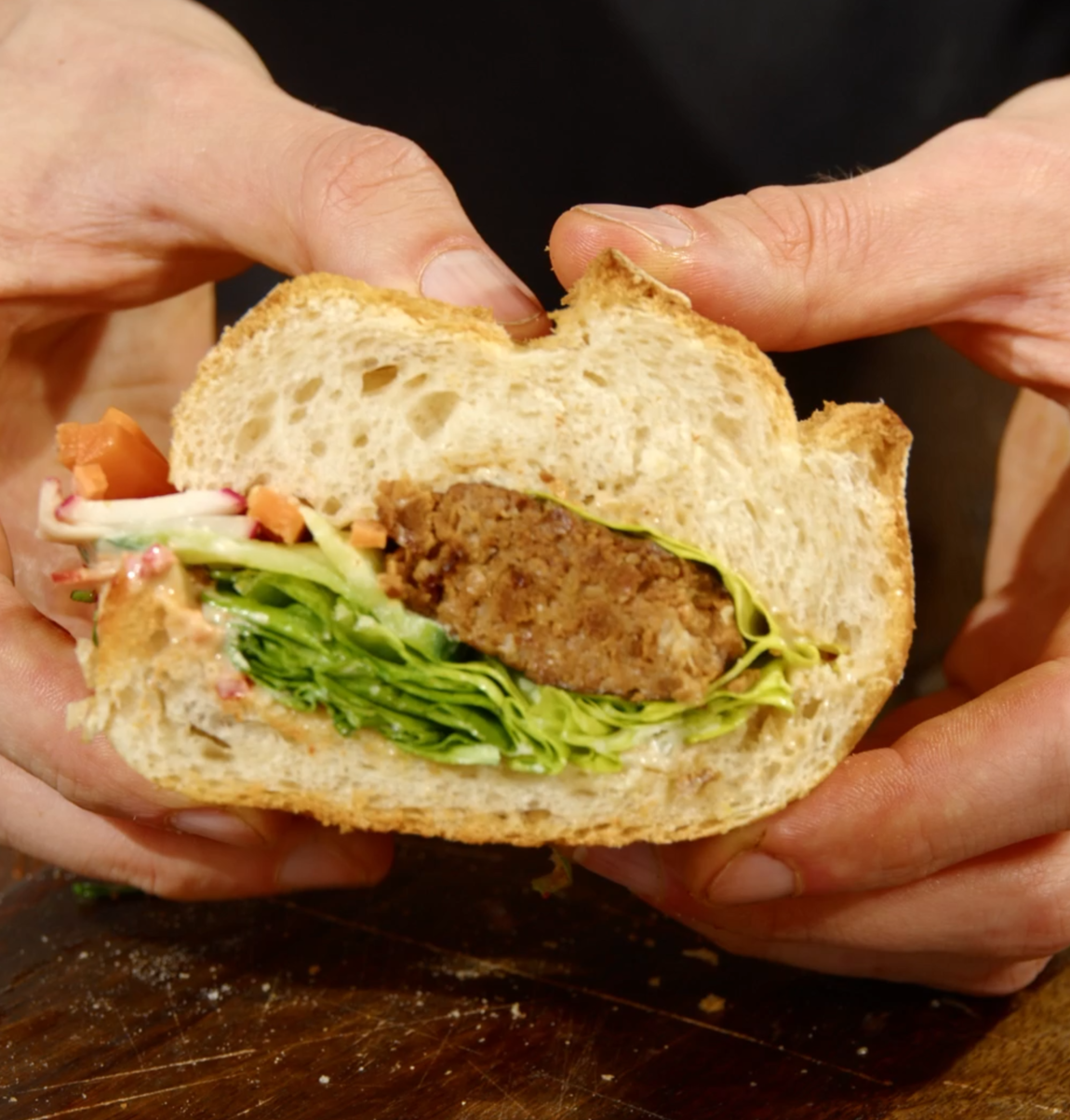 Banh Mi mit veganen Mühlen Frikadellen | Rügenwalder Mühle Banh Mi mit veganen Mühlen Frikadellen | Rügenwalder Mühle