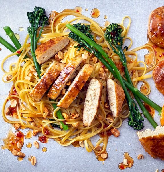 Vegane Filets mit Pasta und Brokkolini