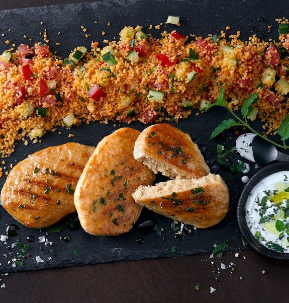 Vegane Filets auf Couscous mit Minzdip