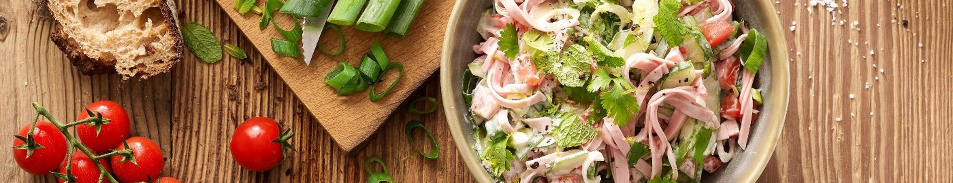 Sommerlicher Salat mit Mortadella und Limette